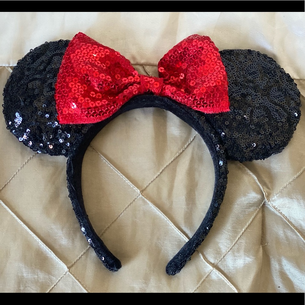 Minnie mouse ears